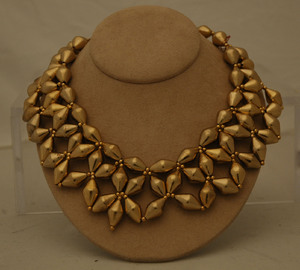 Horn Leaf Necklace 