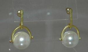 Swing Pearl Earing