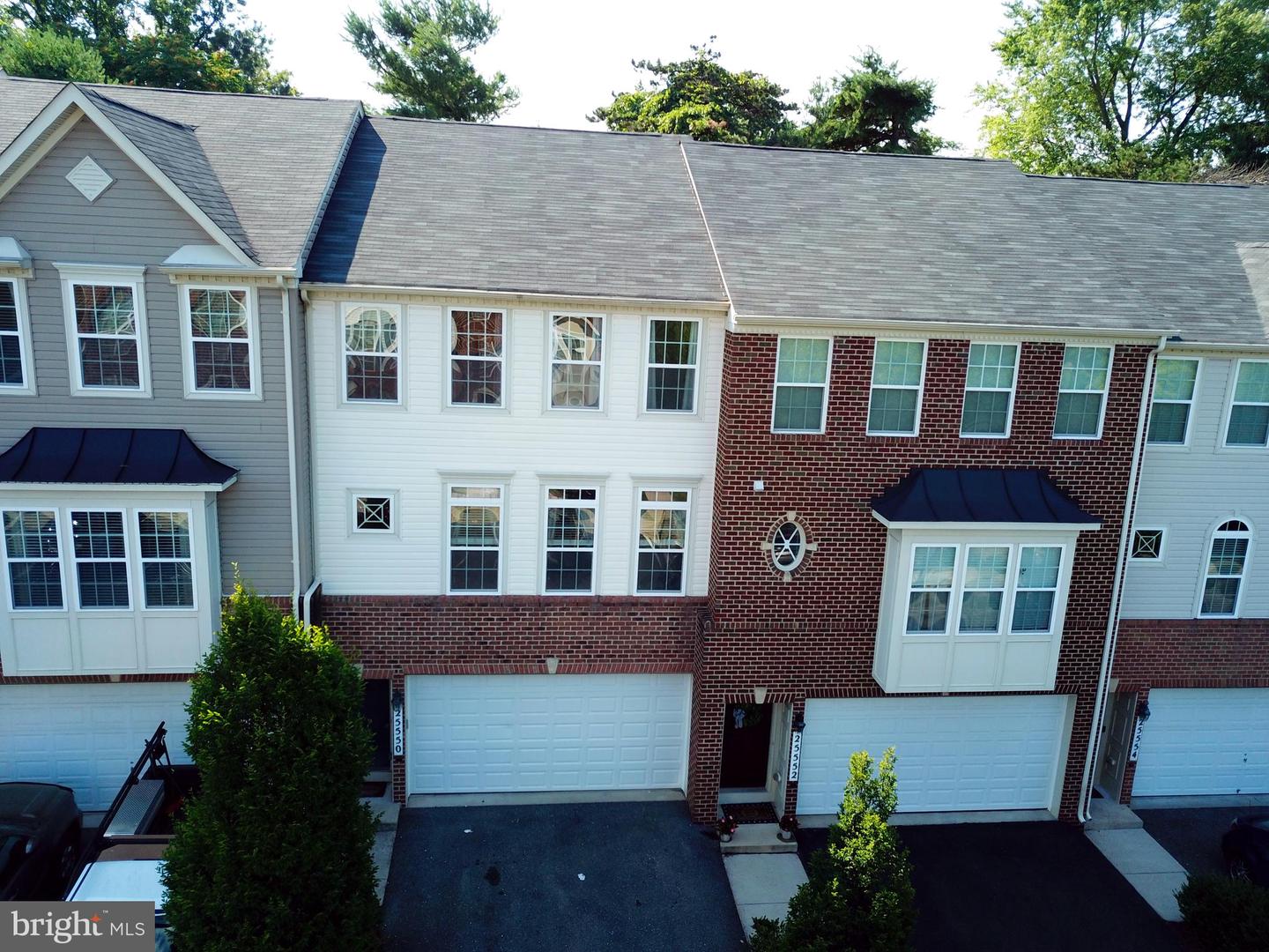 Listings for Nicole Mayhew