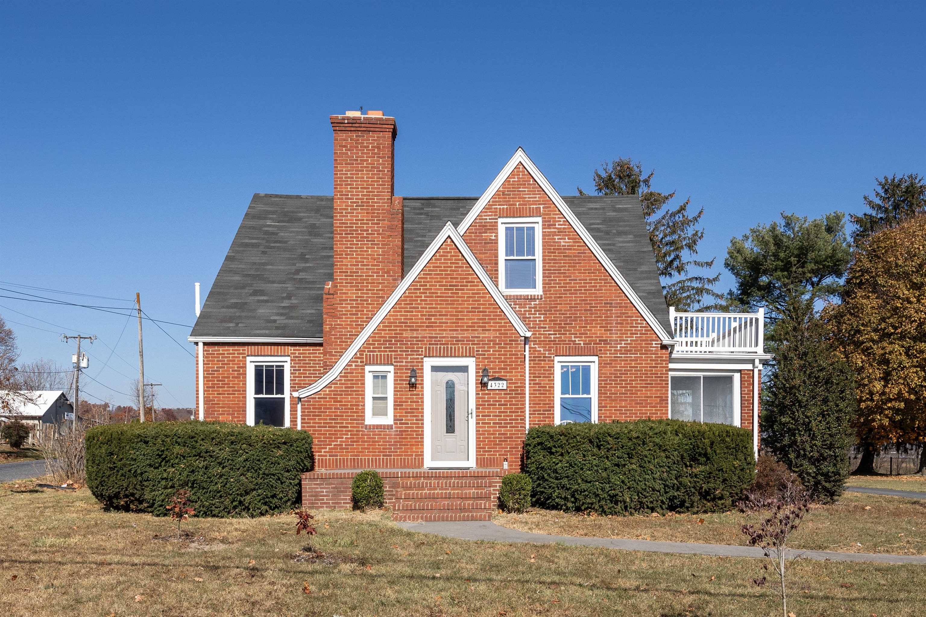 Listings for Courtney Leach