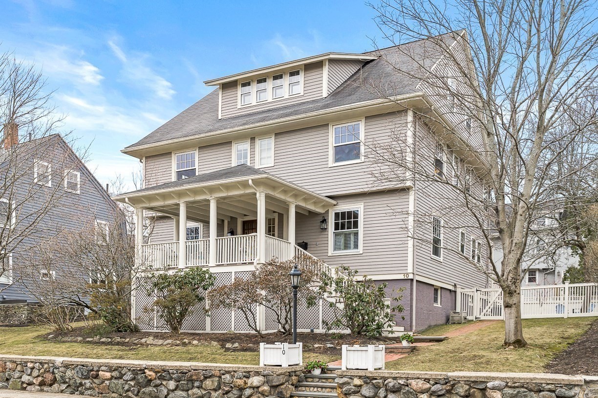 Listings for Julie Gustafson