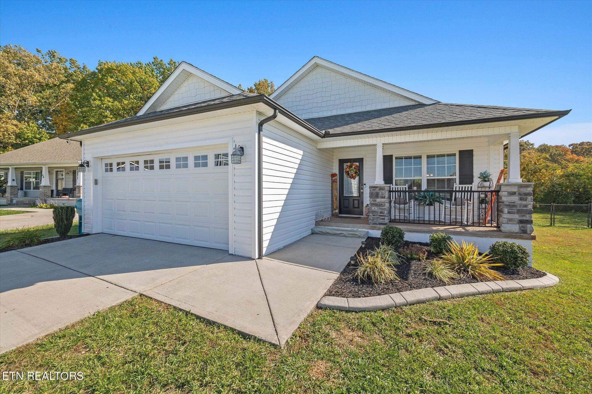 Listings for Somer Davis