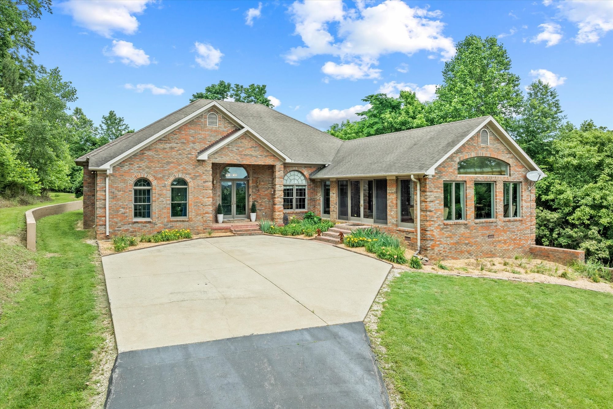 Listings for Lacy Smith