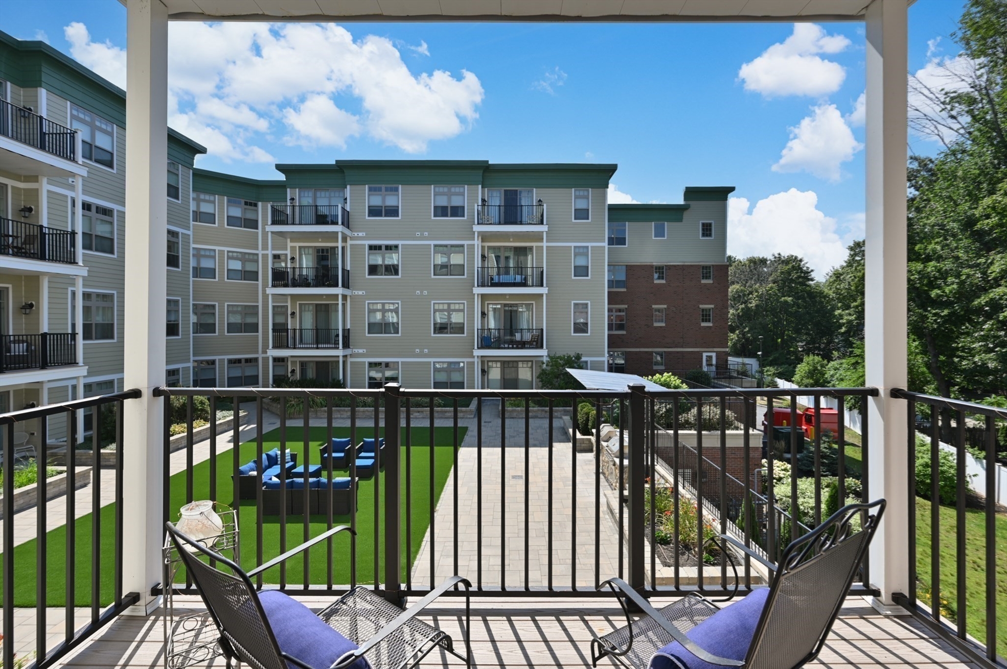 Listings for Theo Carmone