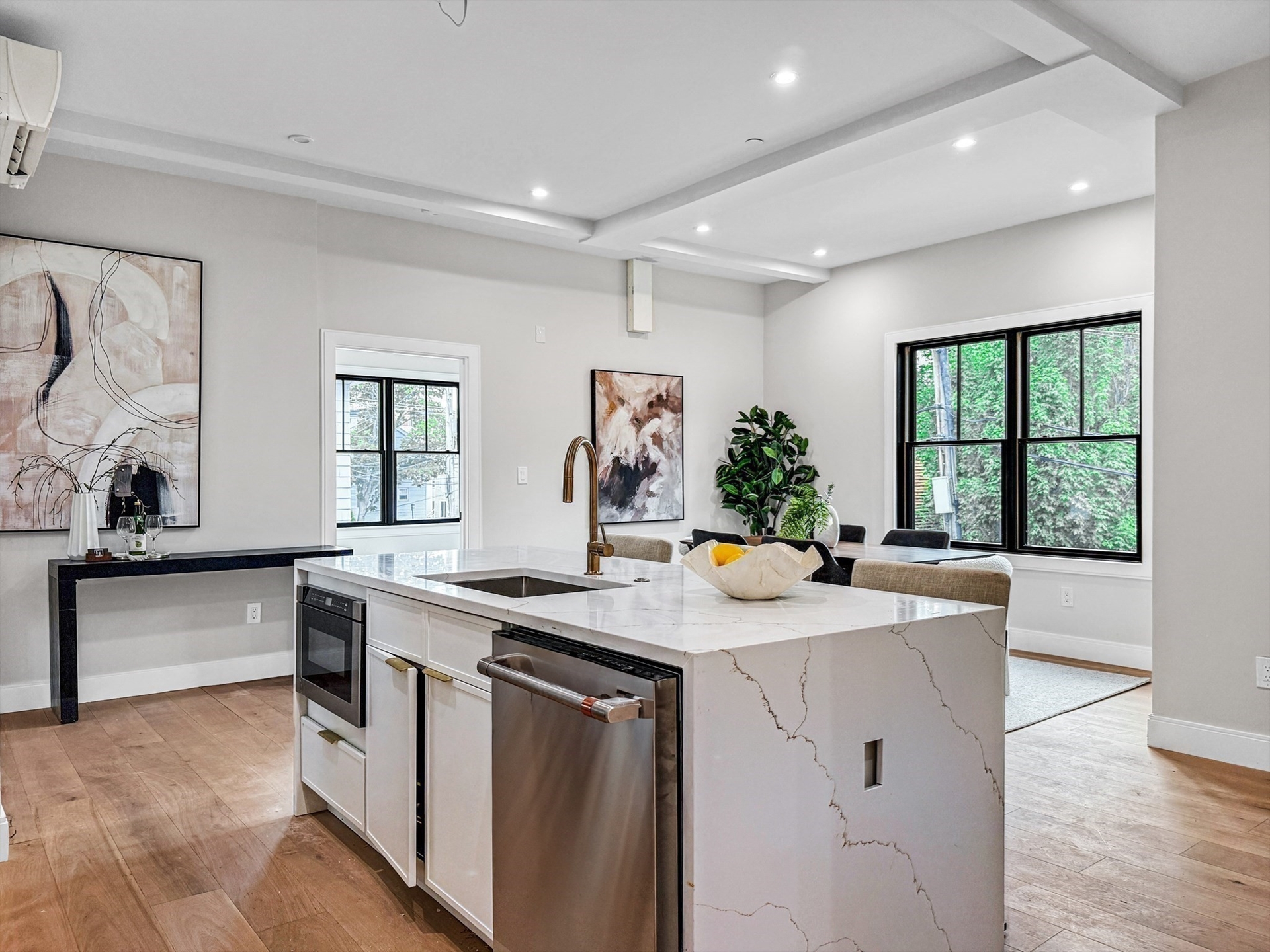 Cambridge Features & Amenities