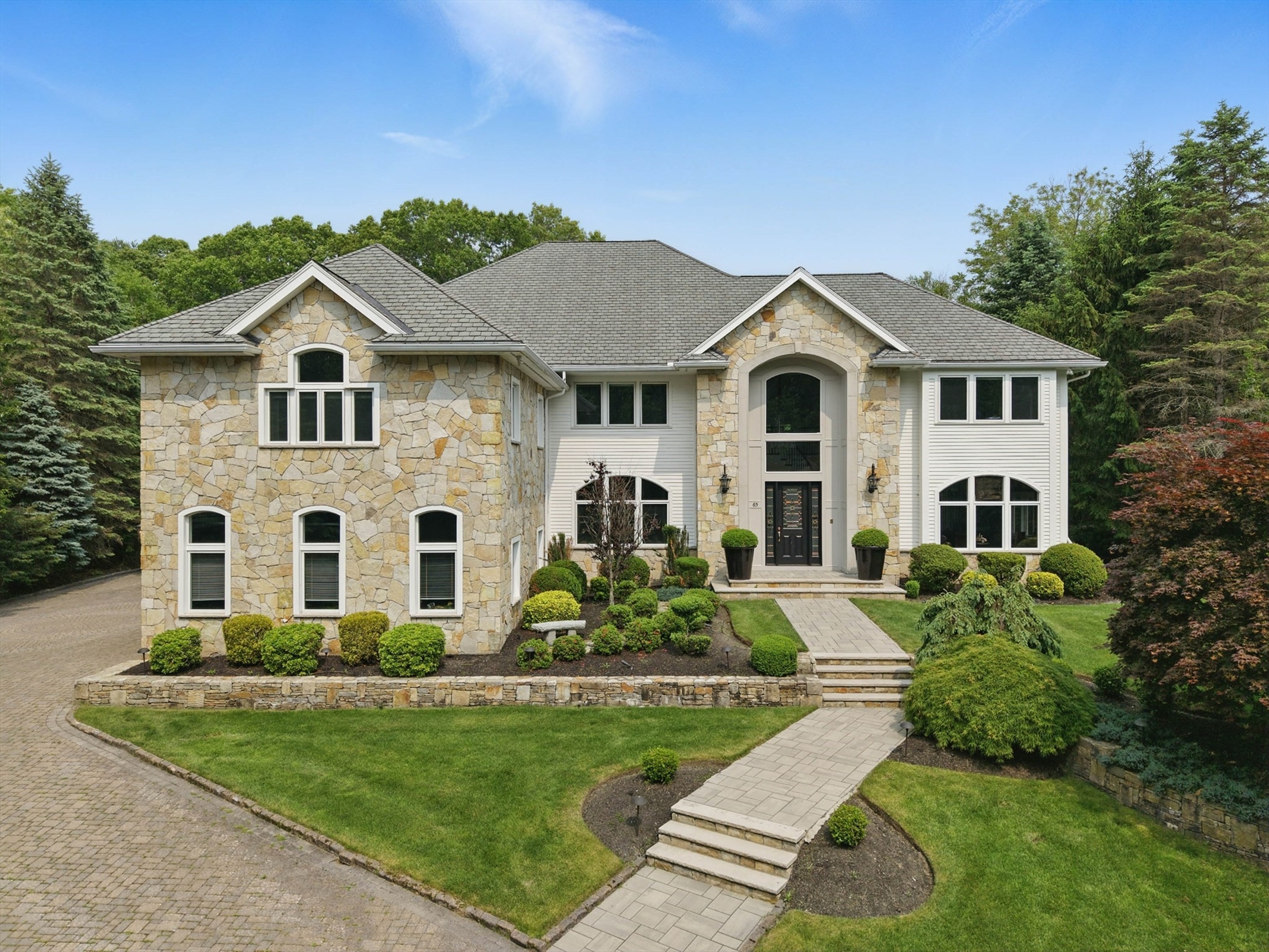 Homes Near Brooks School