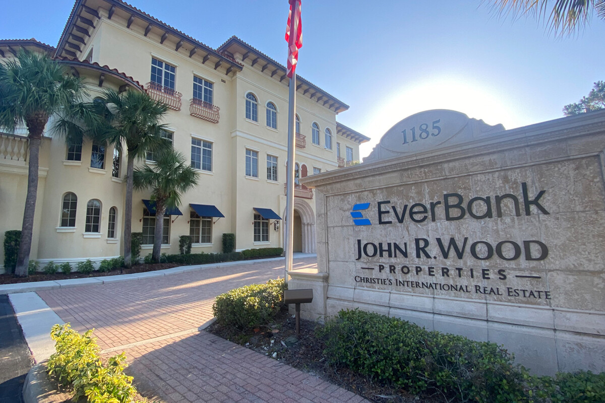 275 Indies Way 706 Naples, FL 34110 | MLS #225078735 | John R Wood  Christie's, image size:1200x800